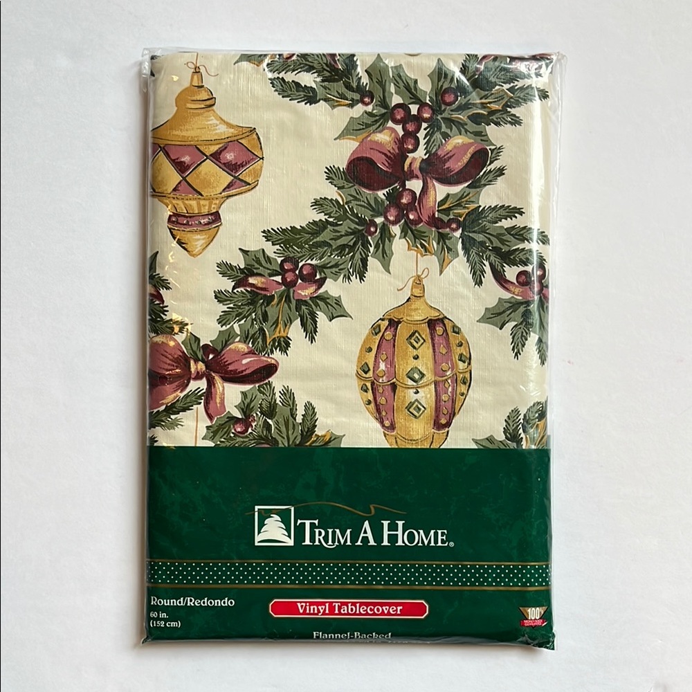 TRIM A HOME Elegant Ornaments Vinyl Tablecloth